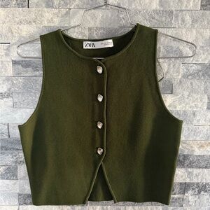 Zara Dark Green Buttoned Crop Top